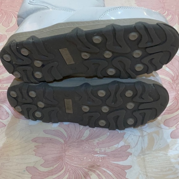 Khombu white chunky snow boots, size 7. - Picture 6 of 6